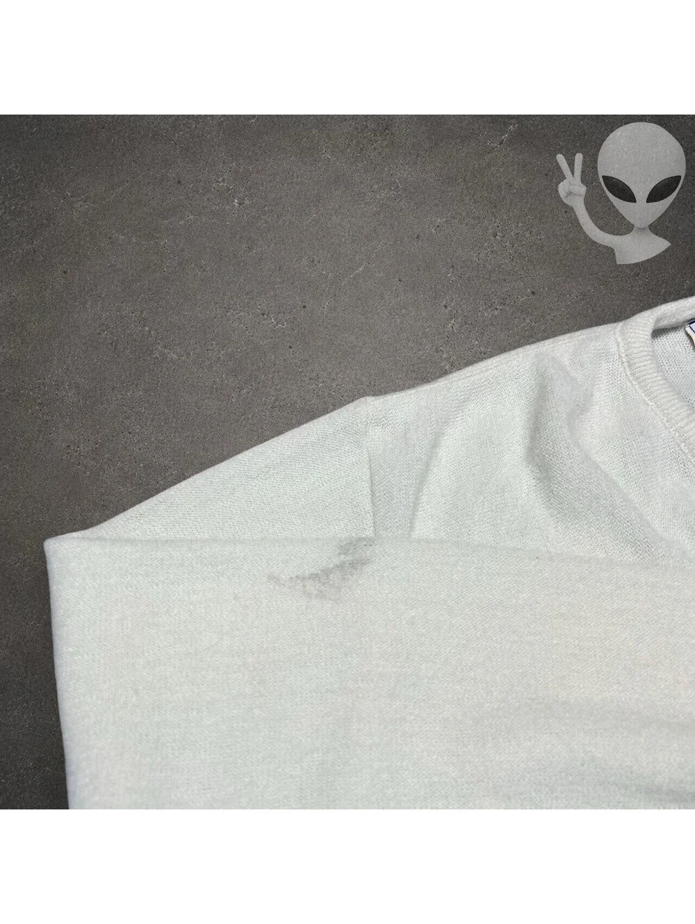 Vintage Izod Lacoste Sweater Mens US L White Acrylic V-Neck Preppy